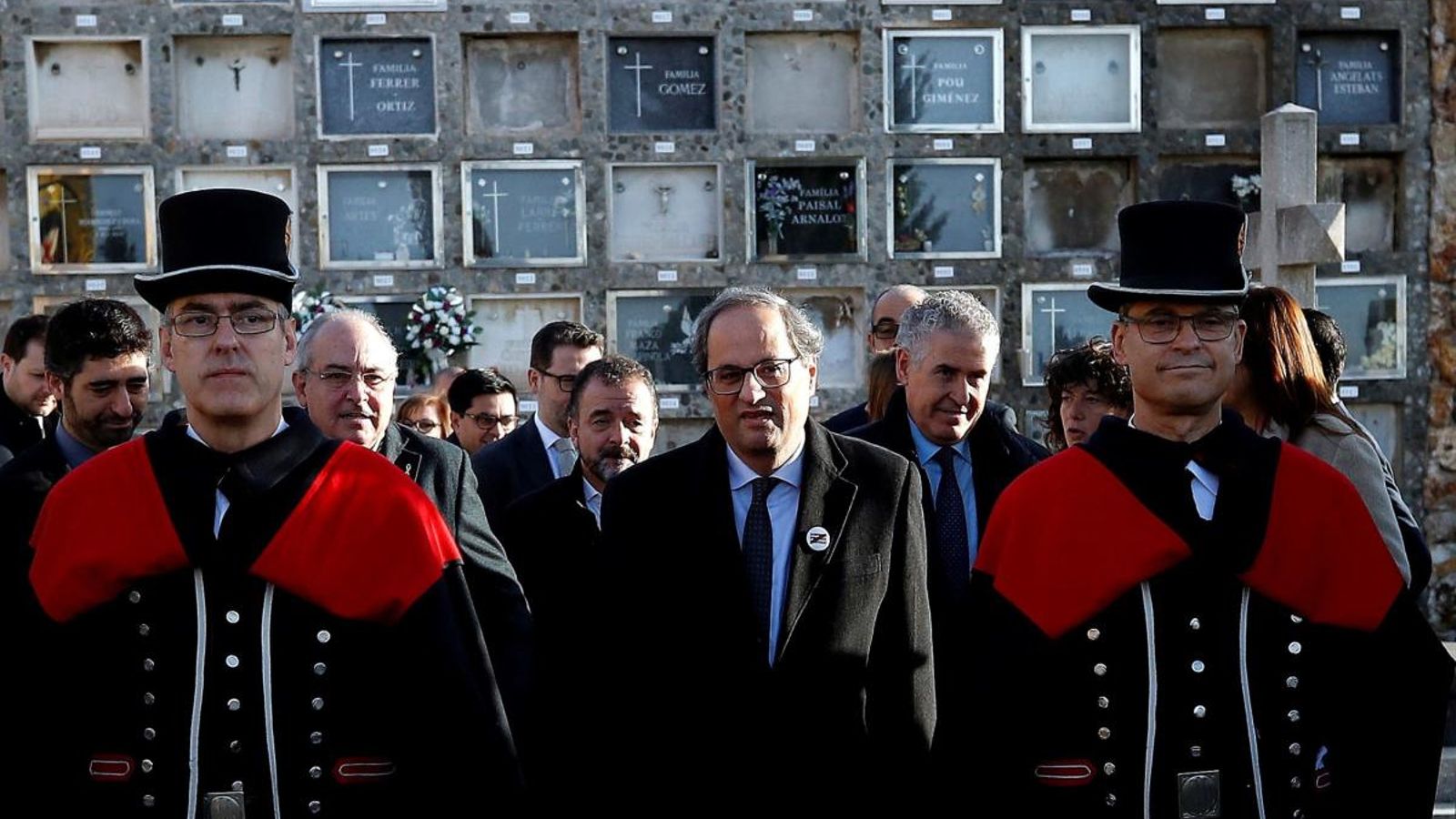 El president de la Generalitat de Catalunya, Quim Torra, a l'arribar al cementiri de Montjuïc per participar en la tradicional ofrena floral a la tomba de Francesc Macià, amb motiu del 85 aniversari de la mort del primer president de la Generalitat republicana