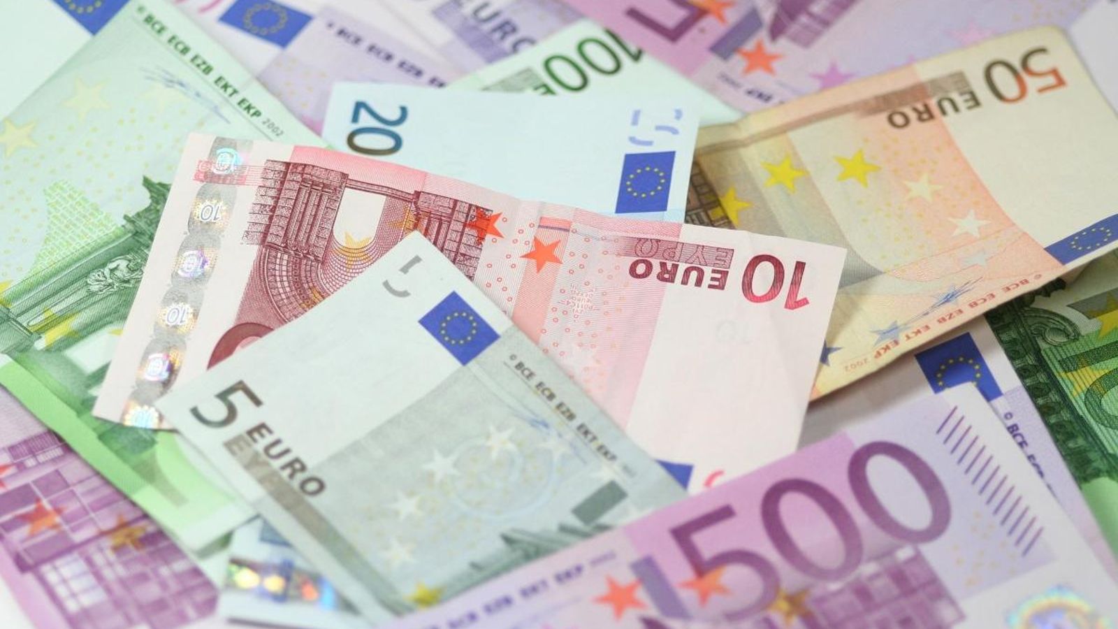 L\'economia espanyola va créixer l\'any passat un 2,4% realment i no un 2,6%