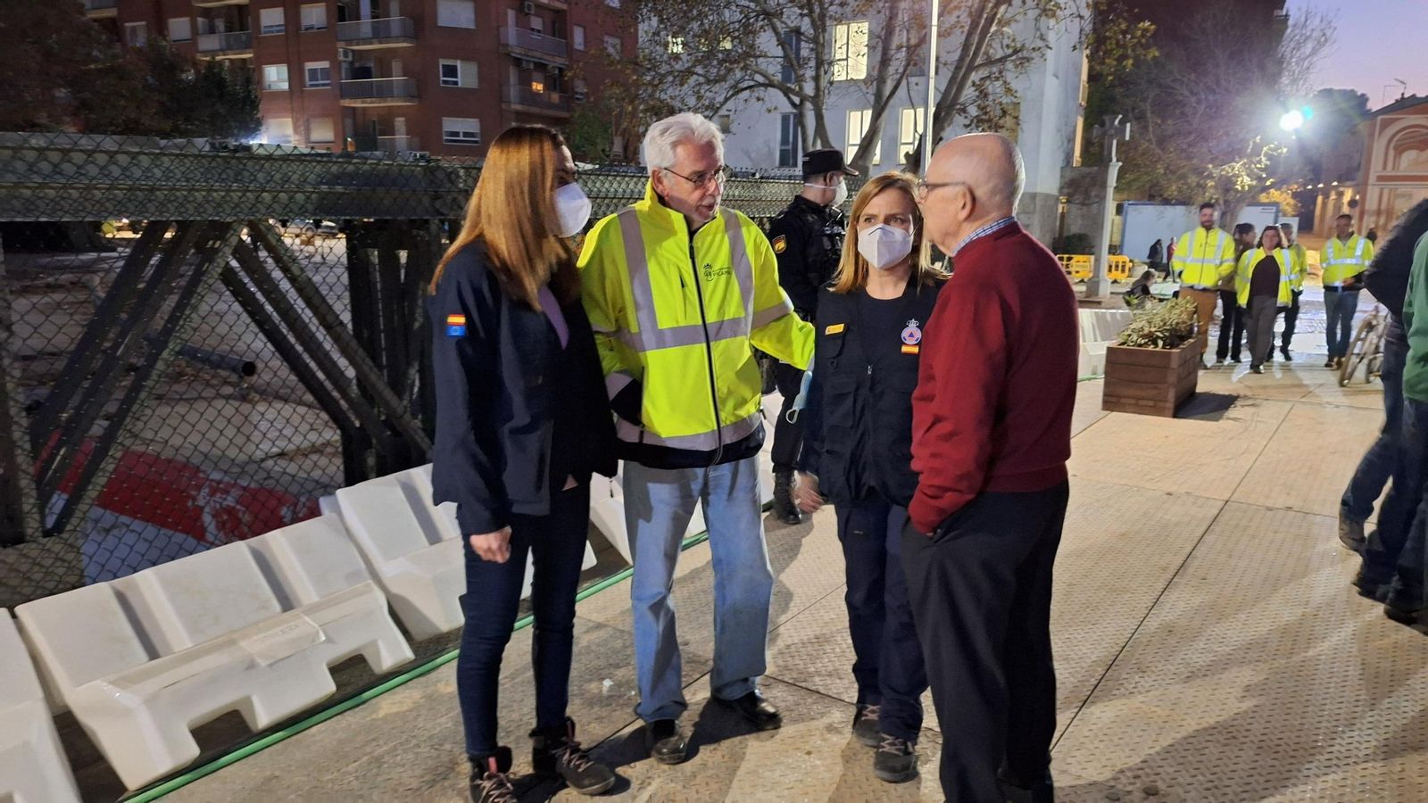 La Delegada del Govenr, Pilar Bernabé, visita el pont provisional de Picanya