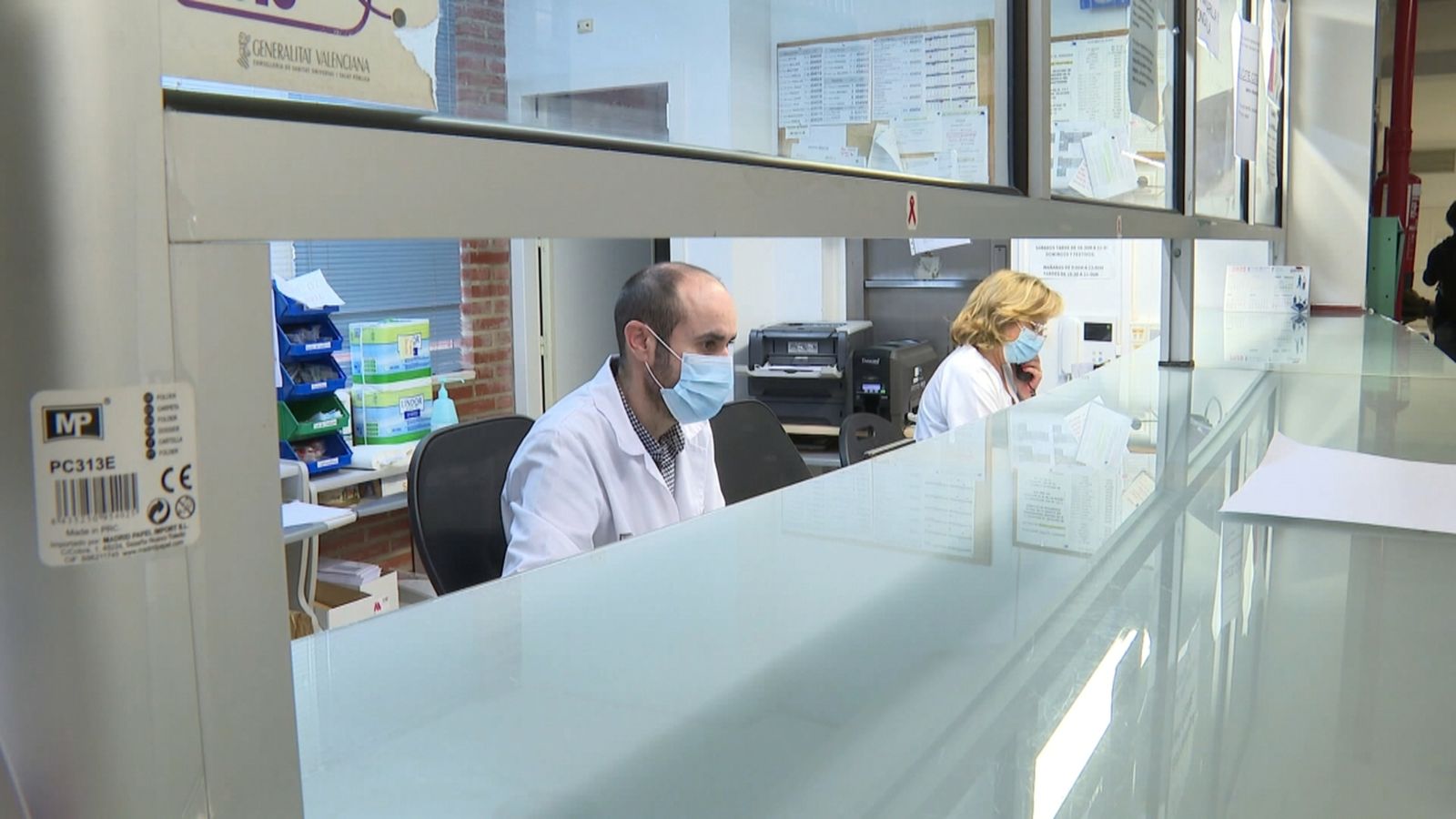 La medicació crònica es renova de manera automàtica. Foto de portada: Mostrador d'un centre de salut