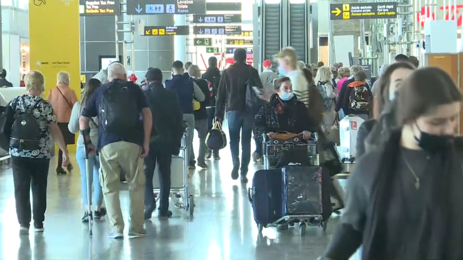 Turistes a l'aeroport