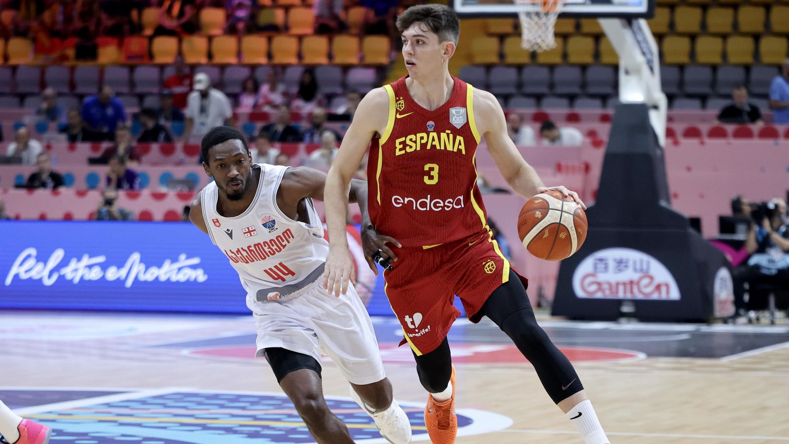 El taronja 'Larry', durant el partit contra Geòrgia