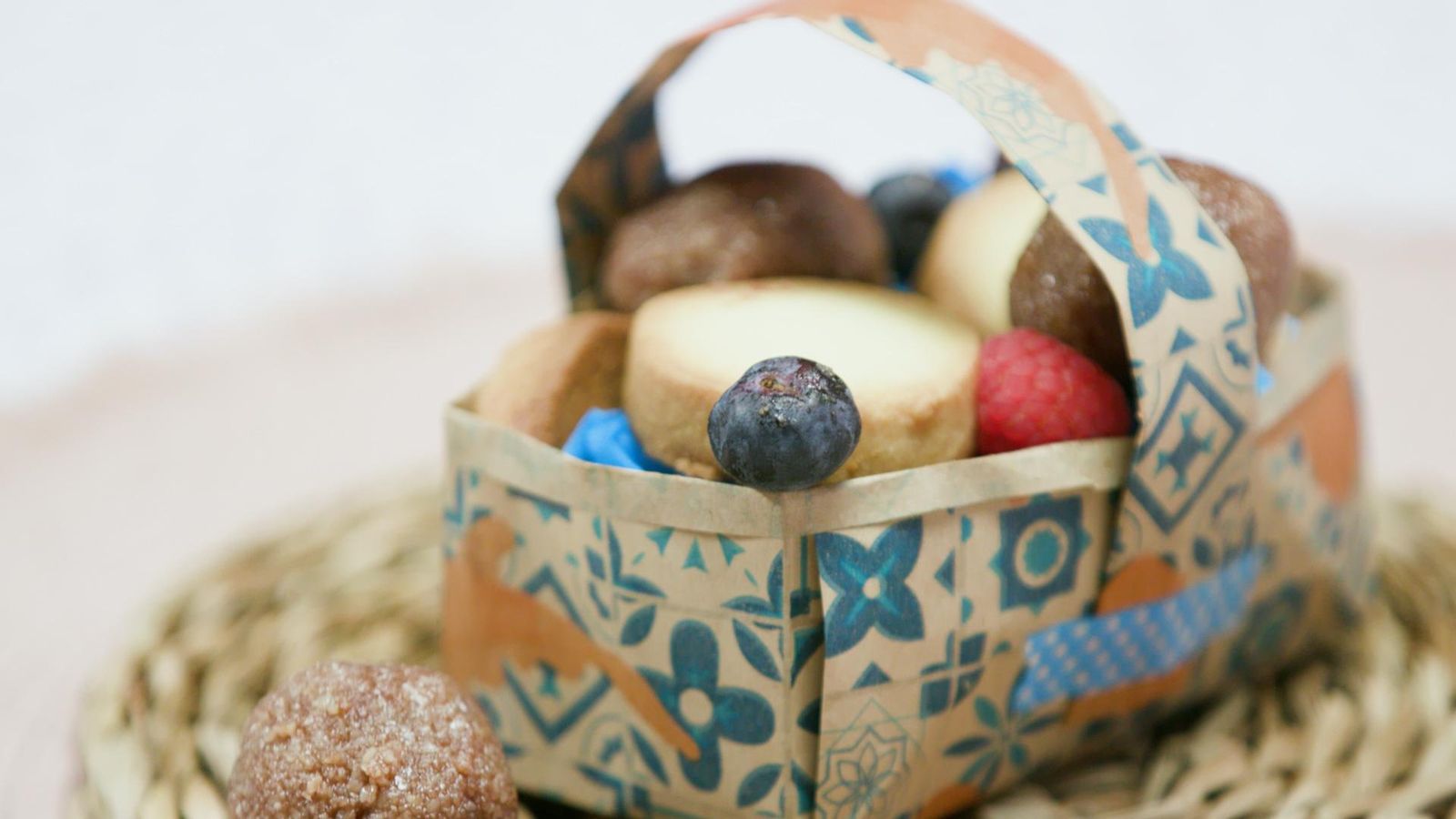 Bombons de massapà amb xocolate