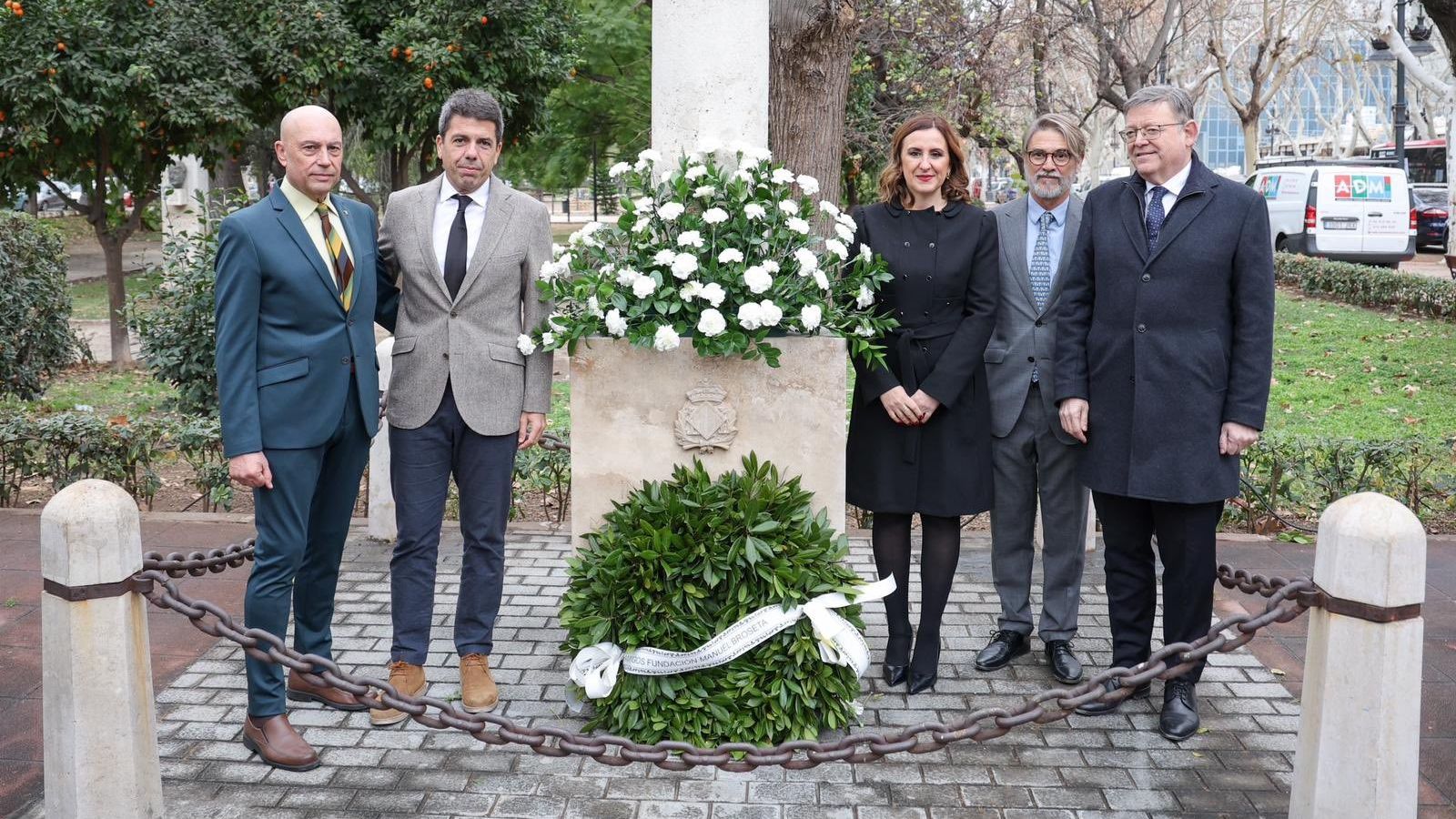 Flors, consens i música per a homenatjar la memòria del professor i polític Manuel Broseta