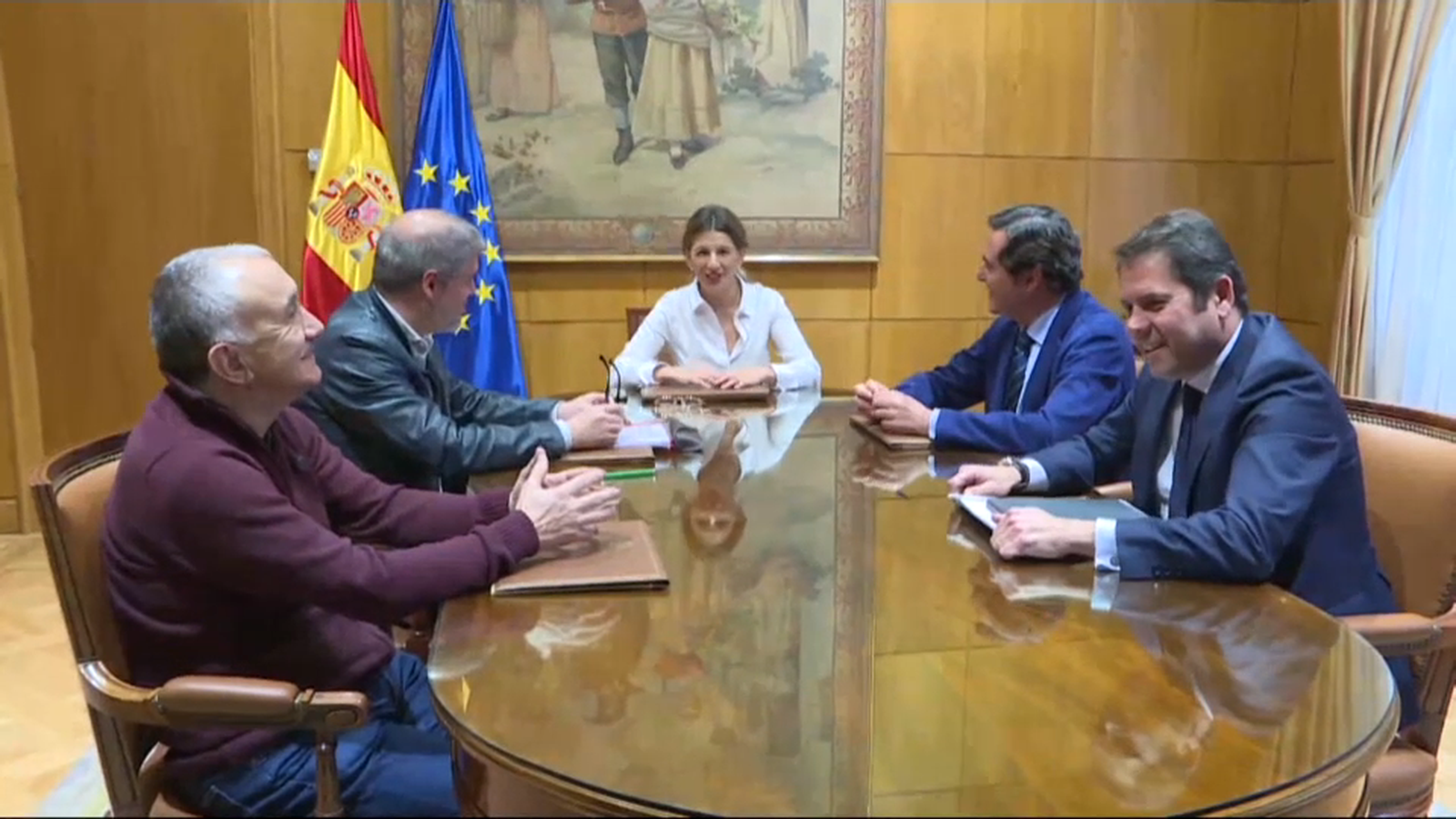 CCOO, UGT i patronal amb la ministra Yolanda Díez