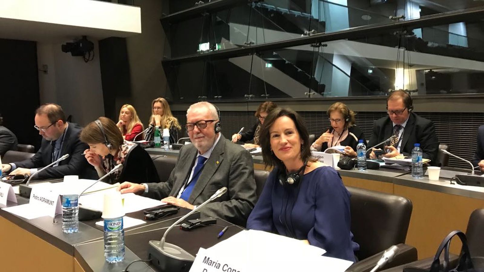 Pedro Agramunt i la senadora popular per granada, Concha de Santa Ana, durant una reunió de l'Assemblea Parlamentària del Consell d'Europa