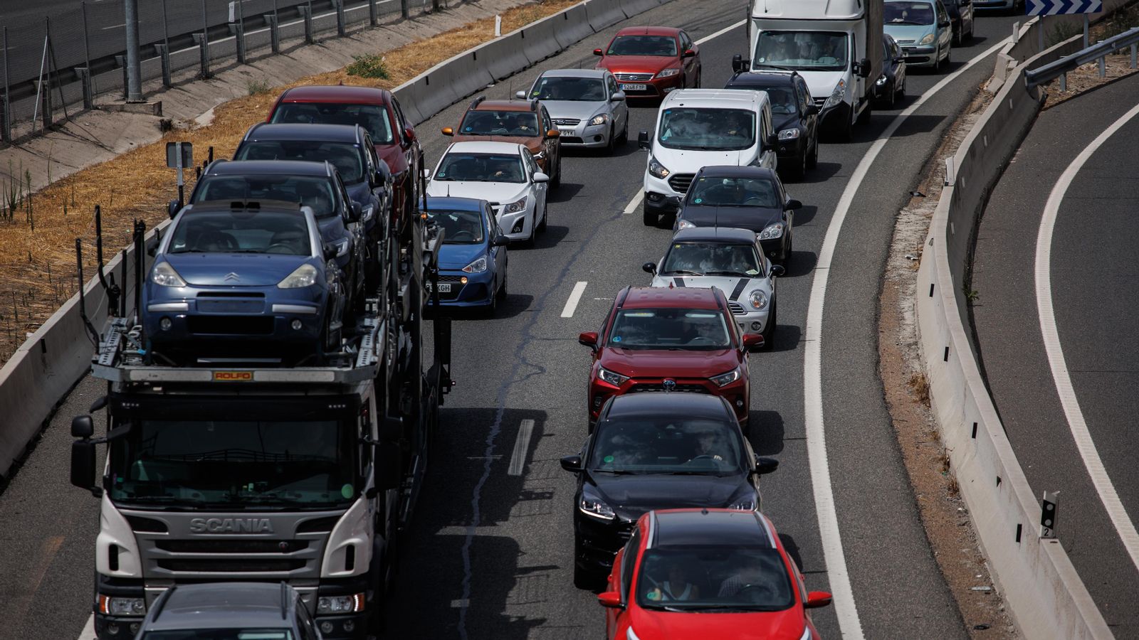 Una imatge d'arxiu de cues de vehicles a l'A-3
