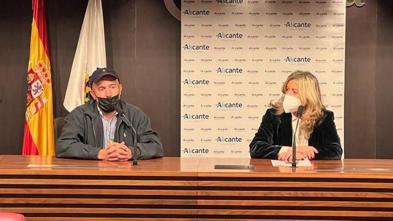 L'artista durant la presentació de les noves casetes