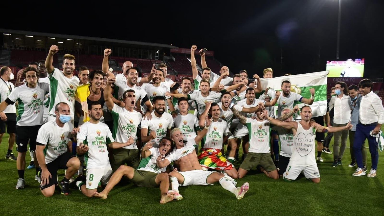 Els jugadors de l'Elx celebren l'ascens a Primera