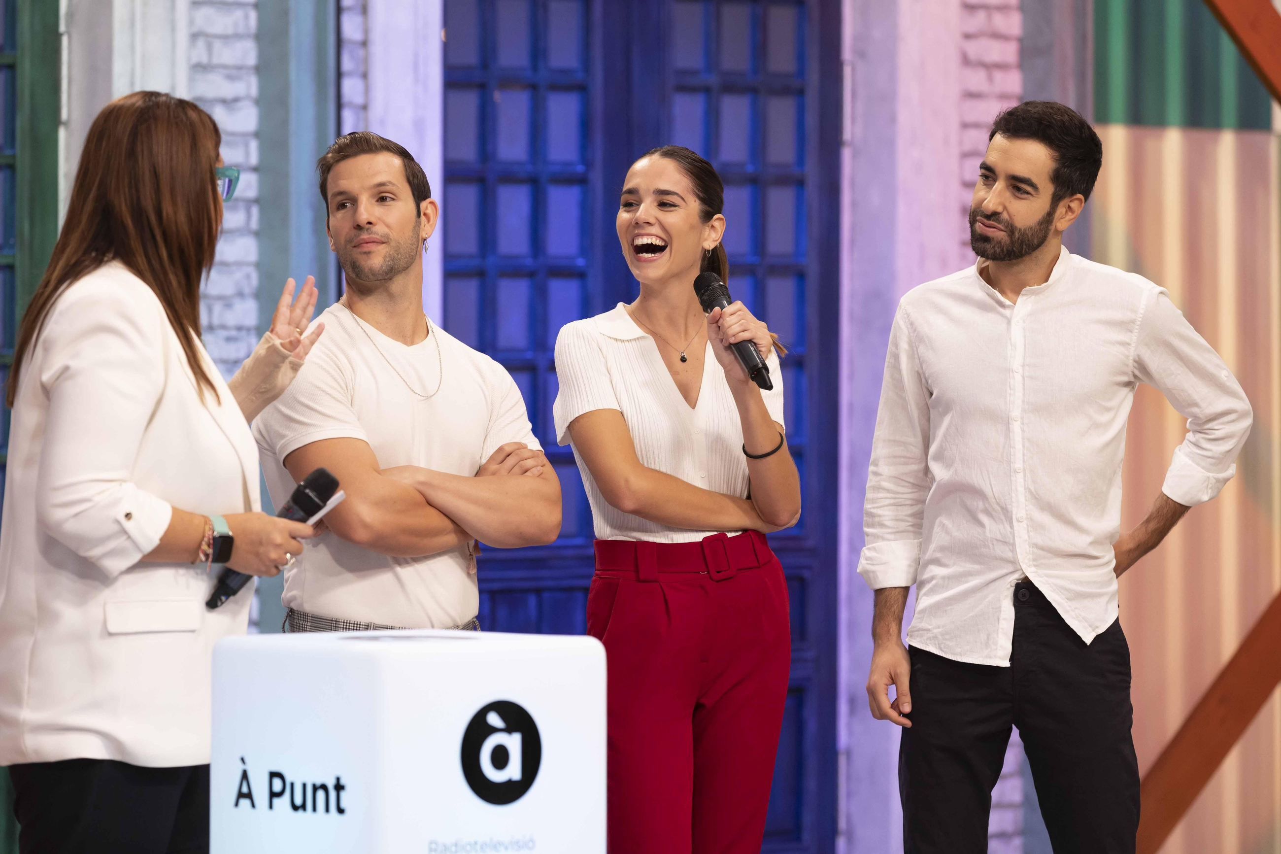 Els actors Raquel Rubiano, Ricardo Saiz i Nelo Gómez (Fèlix, Marta i Xavi en L'Alqueria Blanca) també han participat en la presentació Els actors Raquel Rubiano, Ricardo Saiz i Nelo Gómez (Fèlix, Marta i Xavi en L'Alqueria Blanca) també han participat en la presentació