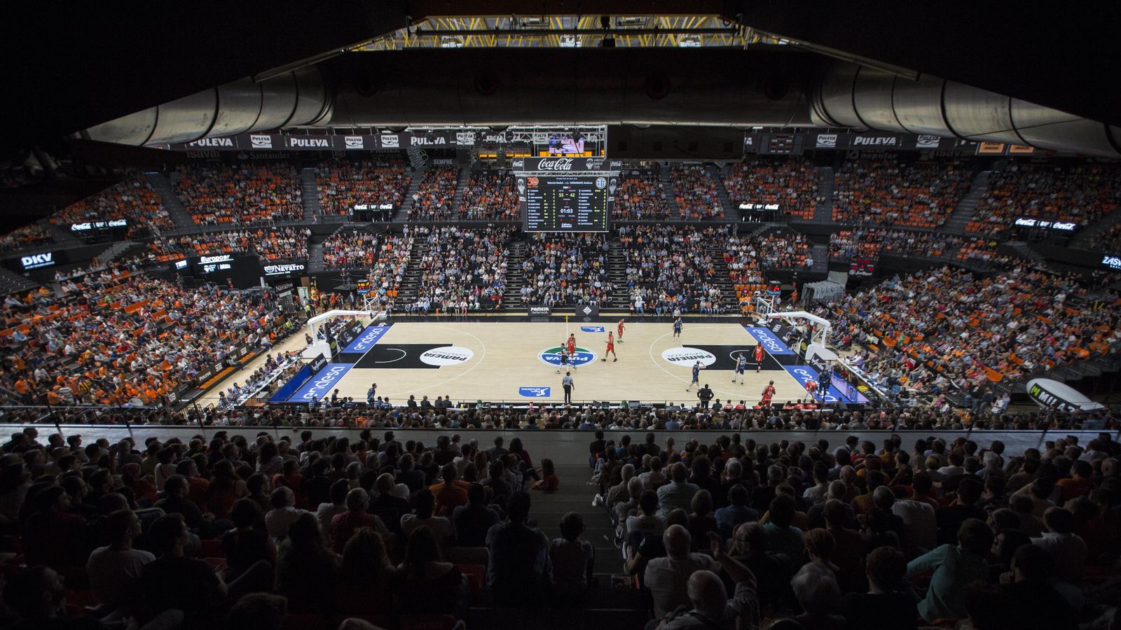Estadi de la Fonteta ple durant un partit de 2016