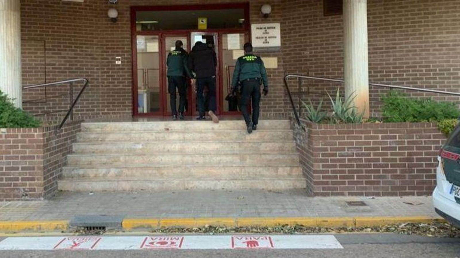 El detingut ha passat a la disposició del jutjat de primera instància i instrucció número 1 de Llíria El detingut ha passat a la disposició del jutjat de primera instància i instrucció número 1 de Llíria