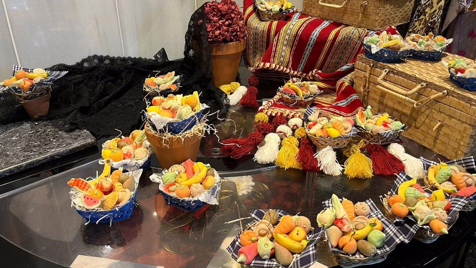 Aparador de la pastisseria La Rosa de Jericó, a València, premi al millor aparador del Gremi de Confiters de València