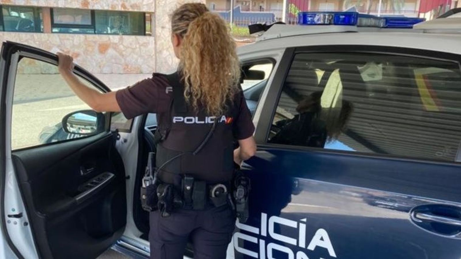 Una agent de la Policia Nacional, en una imatge d'arxiu