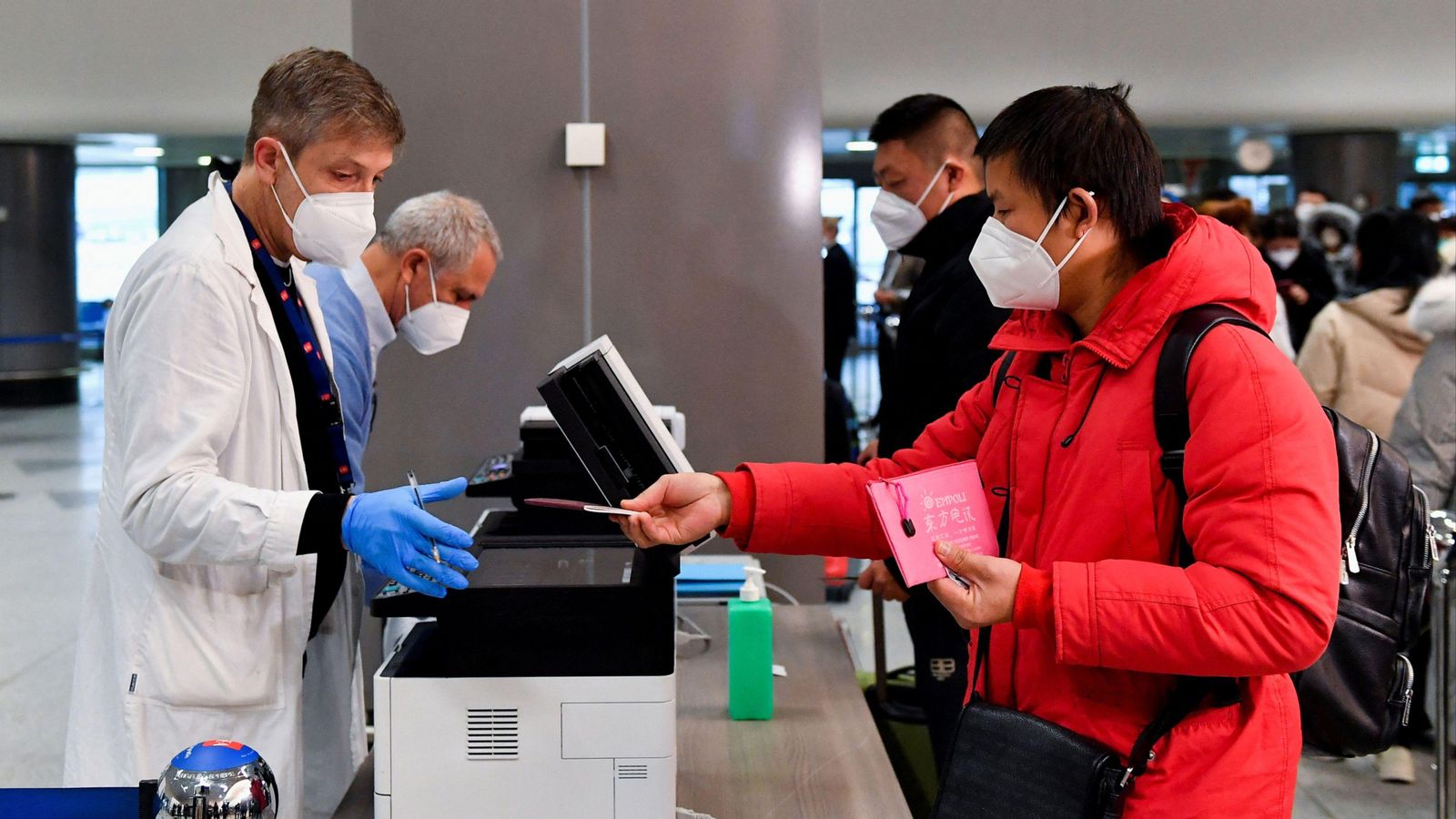 Itàlia obliga a presentar una prova negativa de covid als passatgers procedents de la Xina