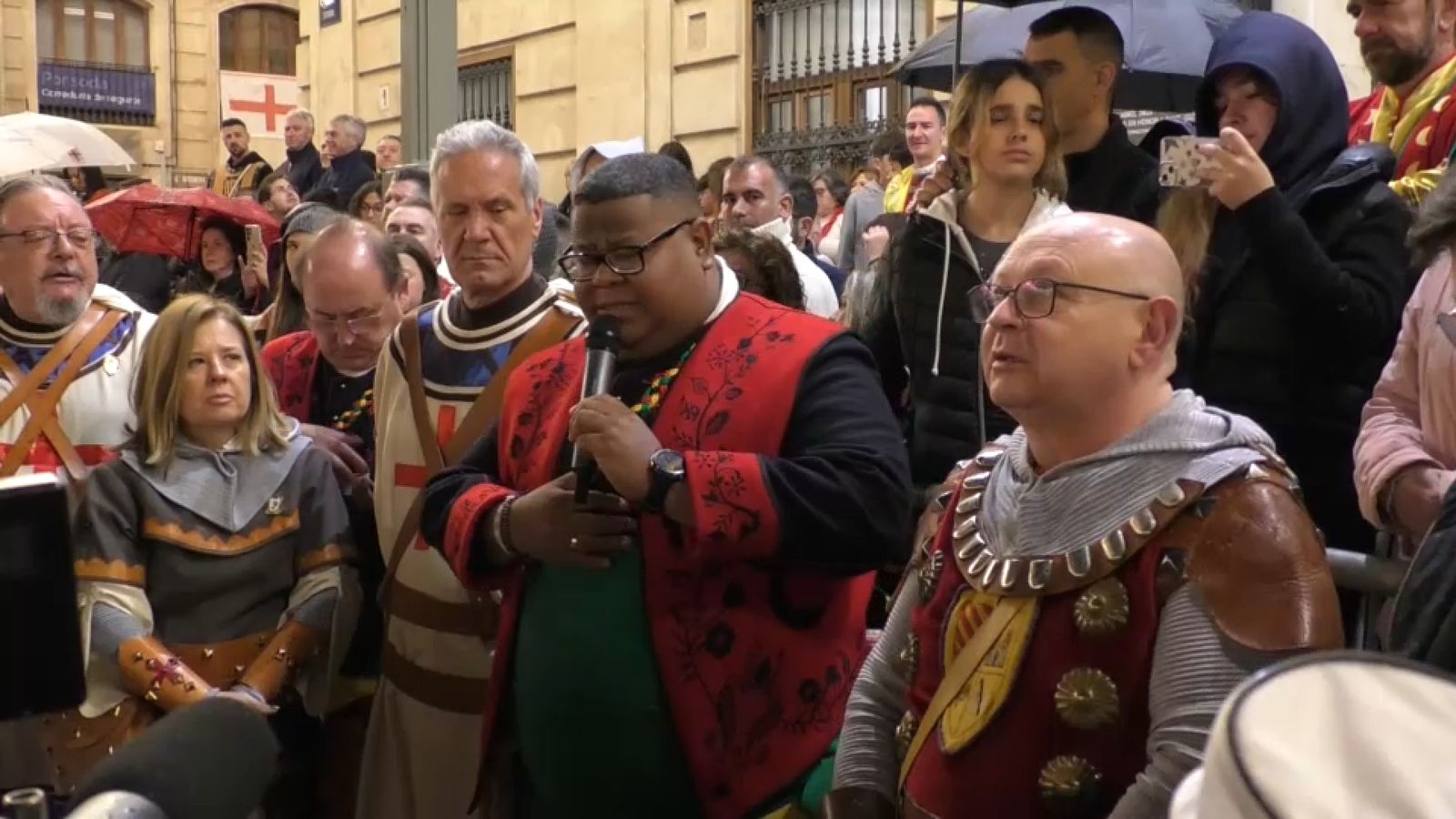 Alcoi celebra la diana, el primer acte de la trilogia festera