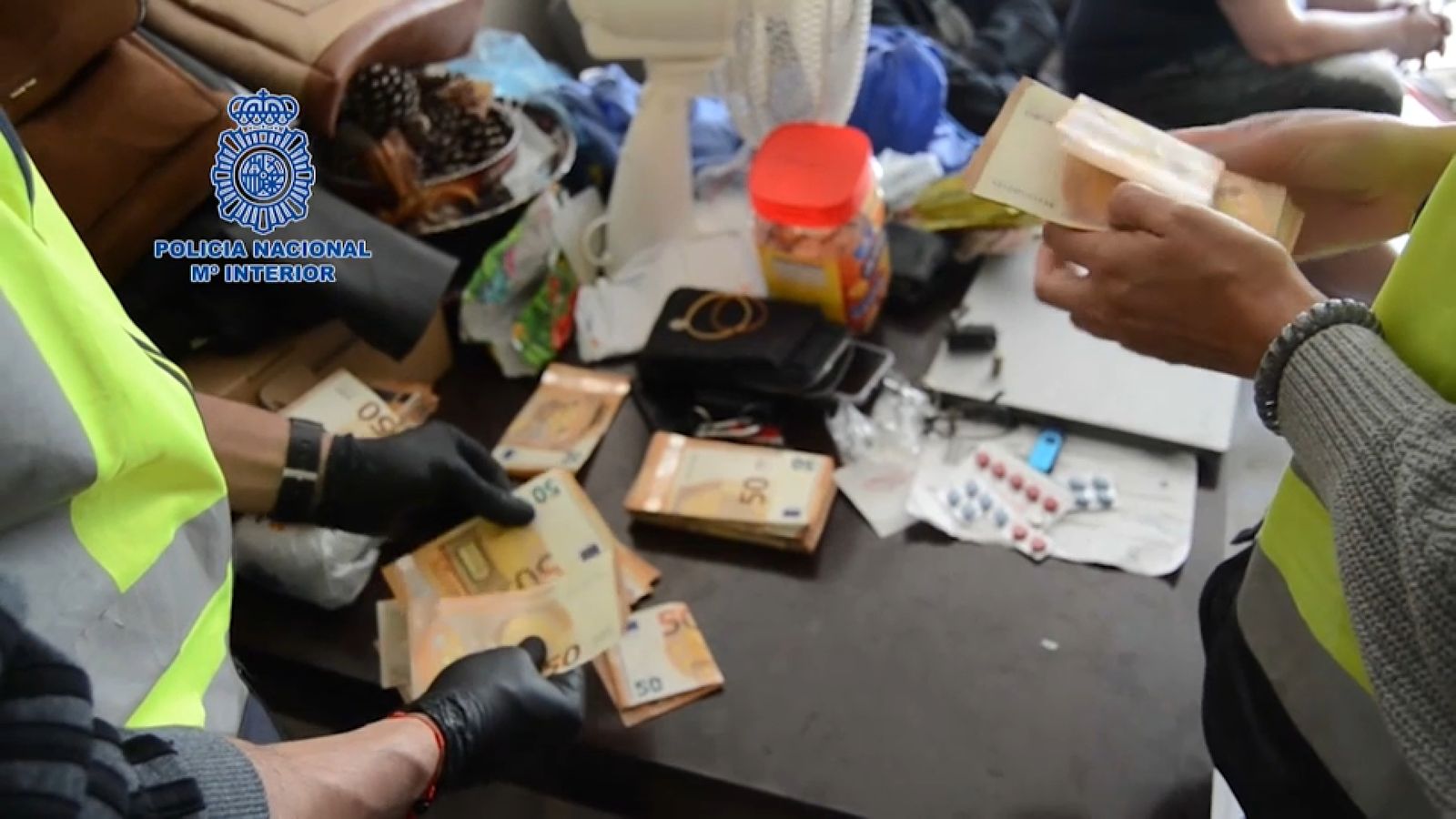 Part del material requisar per la Policia Nacional