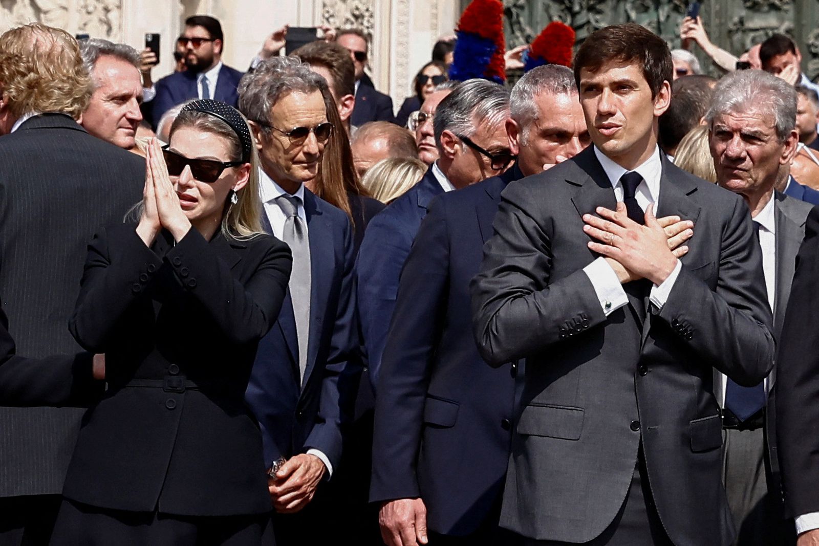Barbara Berlusconi i Luigi Berlusconi durant el funeral de son pare, Silvio Berlusconi