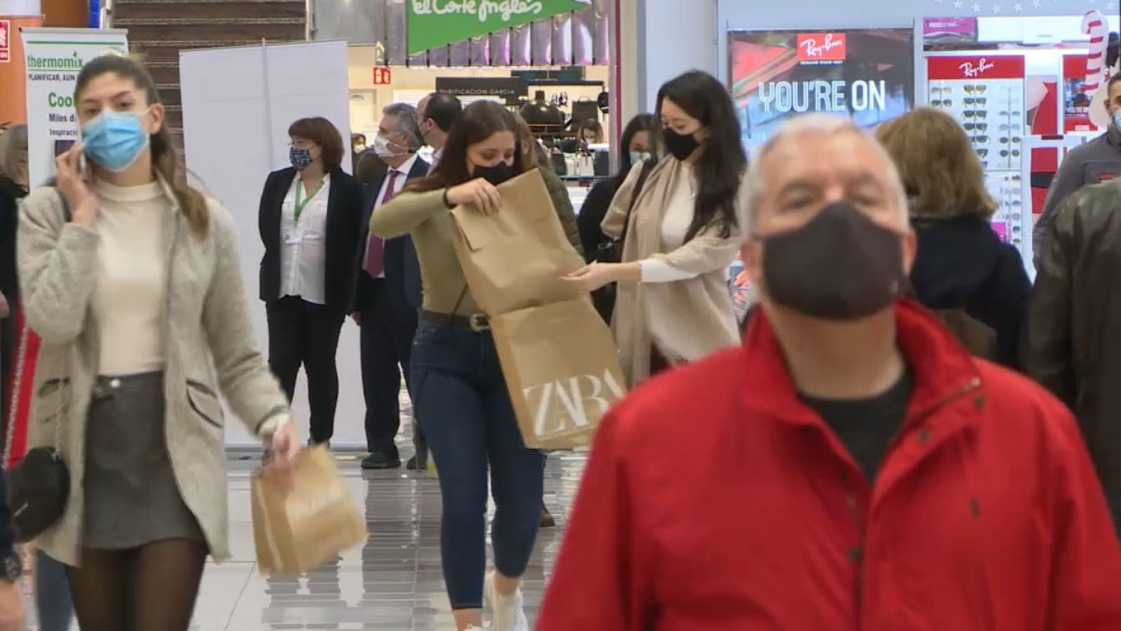 VÍDEO | Terrasses plenes en el primer cap de setmana de la desescalada