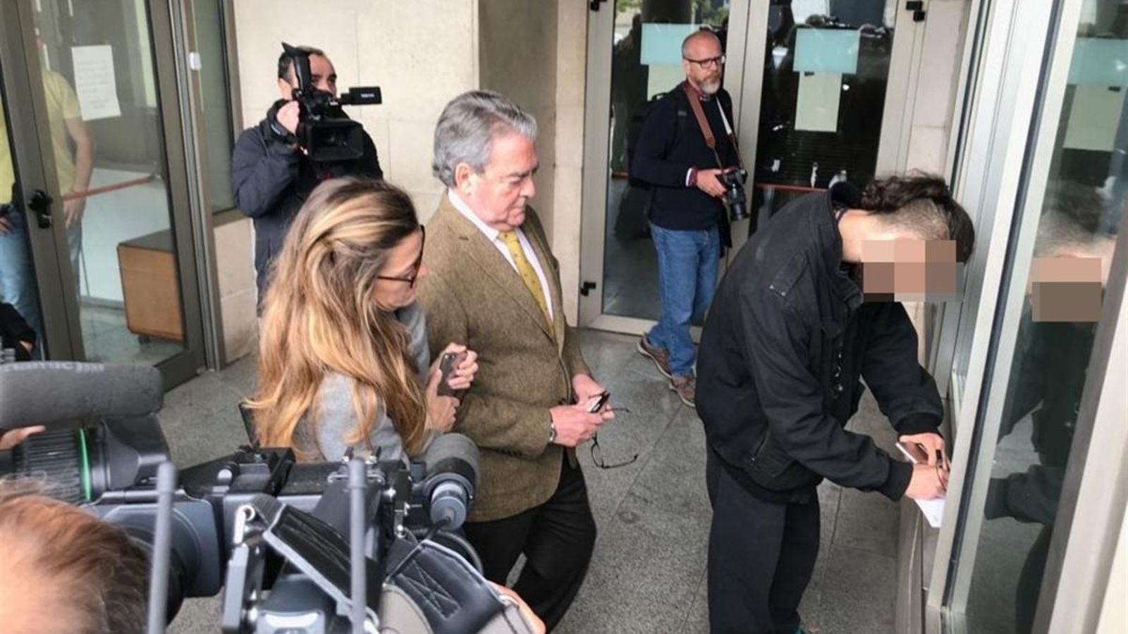 Corbín acudeix a signar al jutjat per primera vegada després de la seua eixida de presó. Europa Press