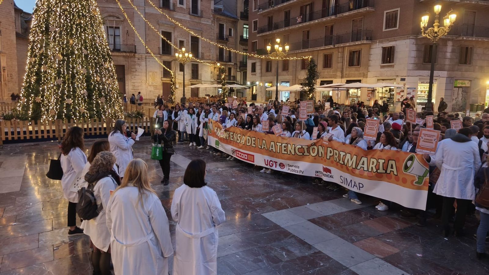 Concentració dels sindicats sanitaris contra el decret d’atenció primària