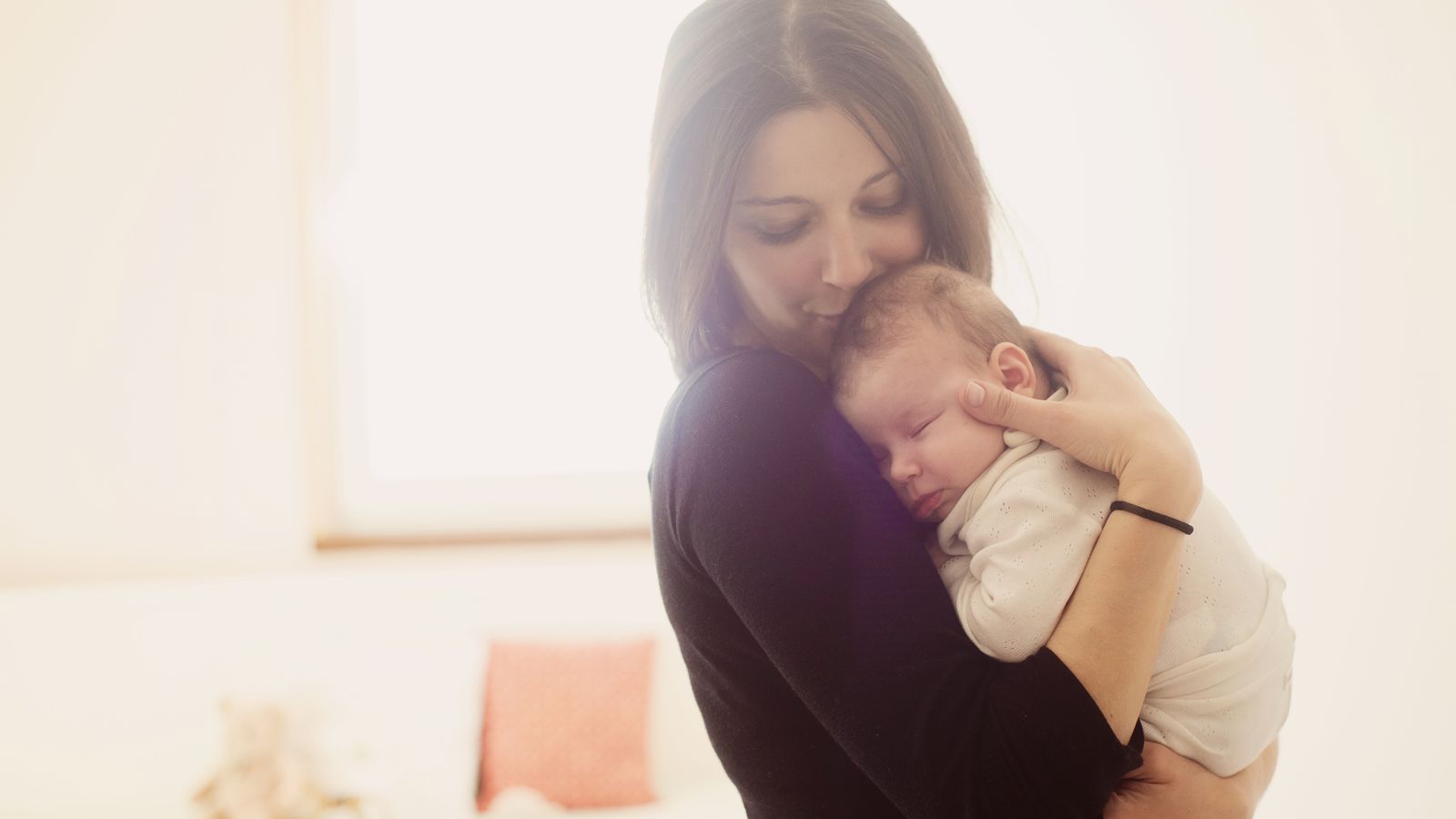 L'equip investigador ha descobert que quan la mare caminava mentre portava al nadó, els que ploraven es calmaven i el seu ritme cardíac disminuïa en 30 segons.