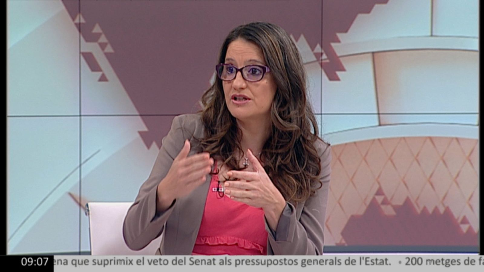 Mónica Oltra en l'edició del matí d''À Punt Notícies'
