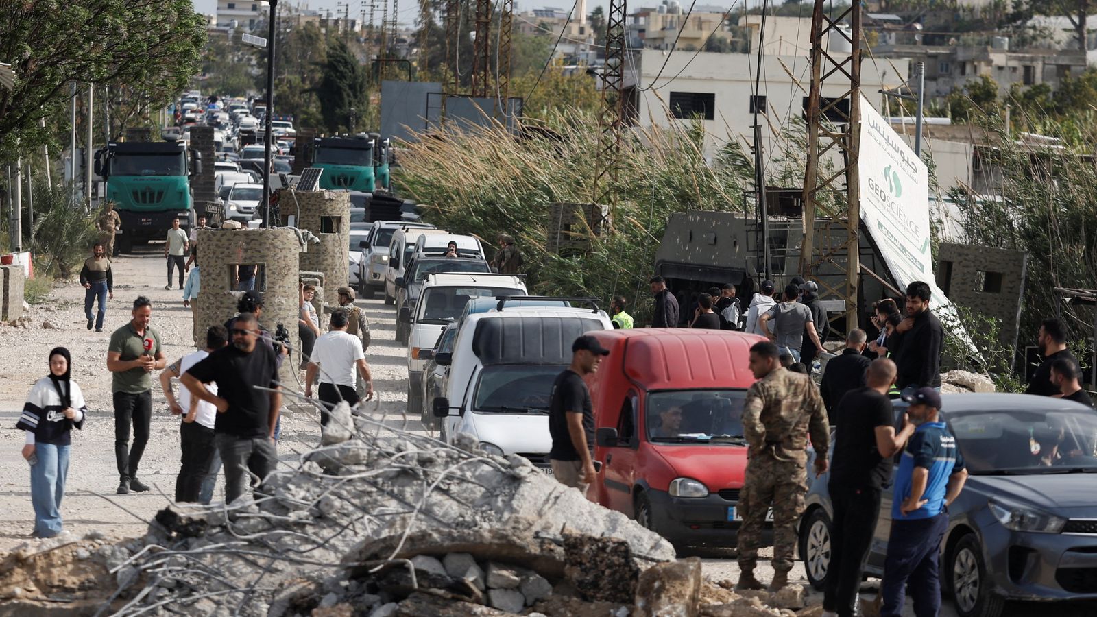 Desplaçats pels bombardeigs israelians al Líban comencen a tornar a casa, este divendres