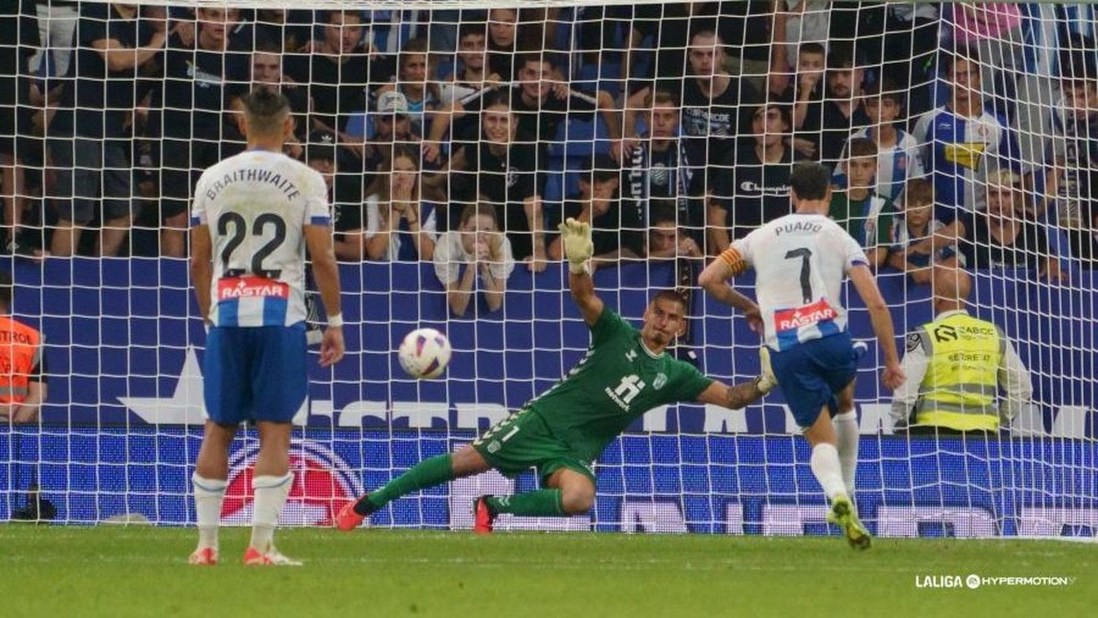 Guille Vallejo no ha pogut evitar el gol de Puado