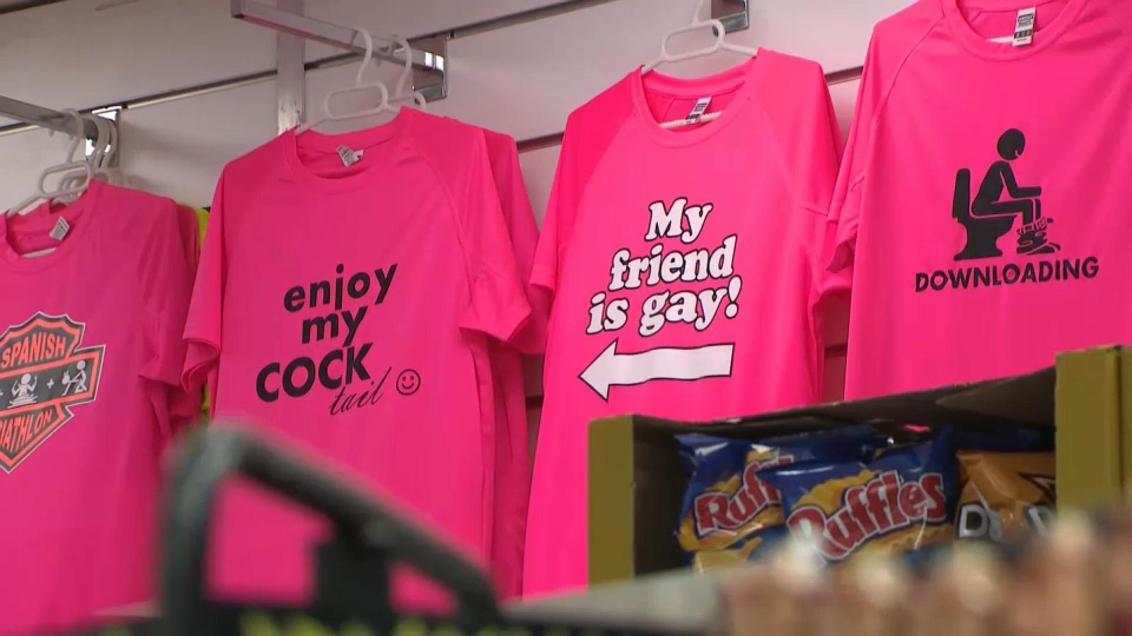 Camisetes amb misstages ofensius a Benidorm