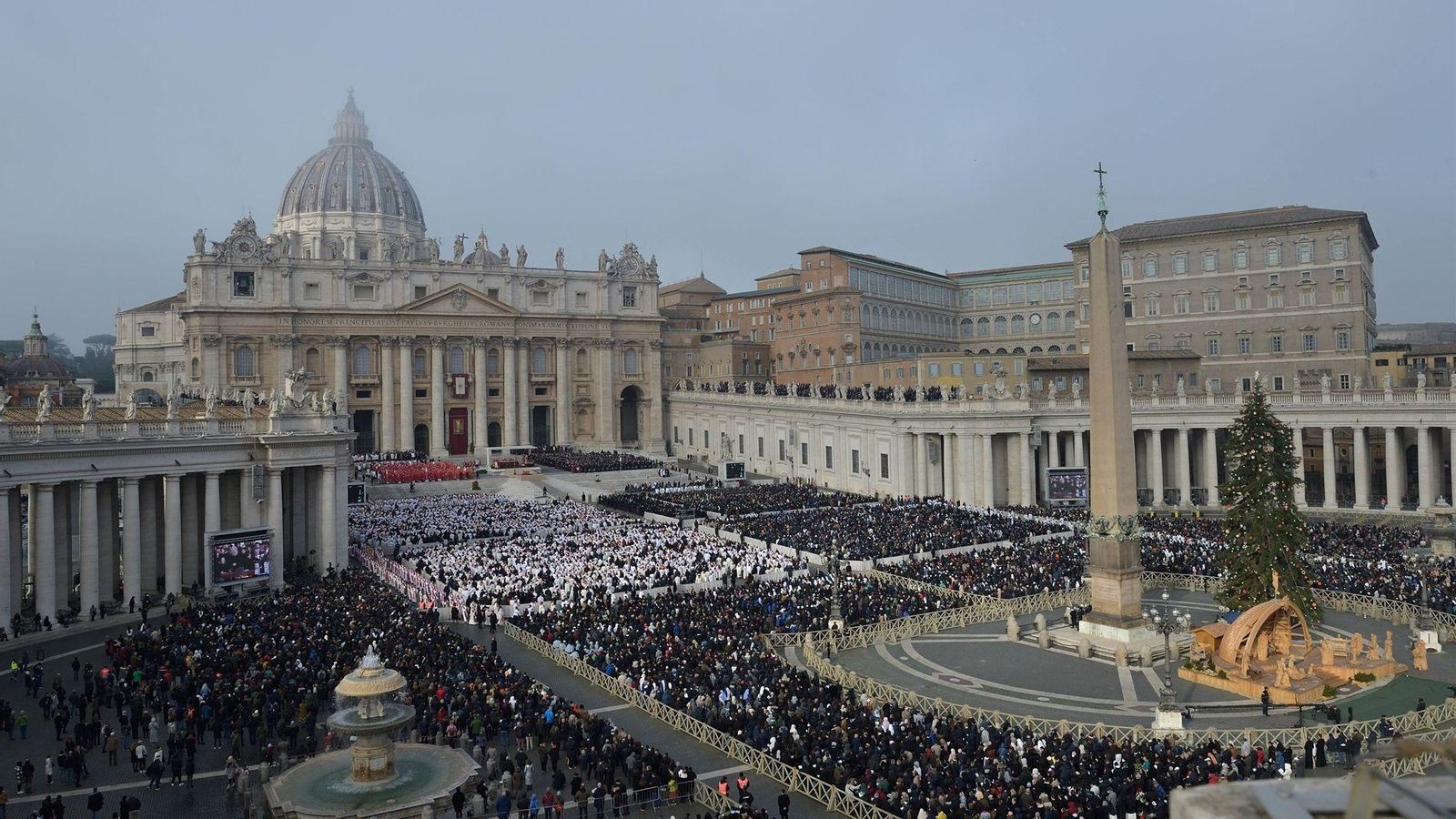La plaça de Sant Pere al Vaticà, de gom a gom (arxiu)