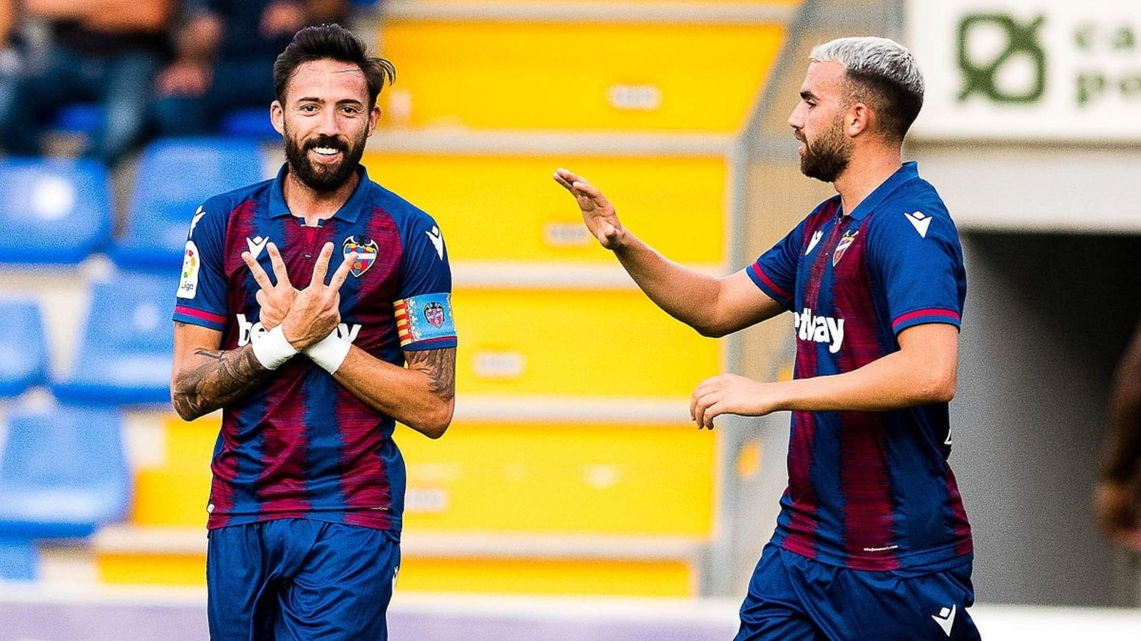 Morales celebra un dels gols del Llevant