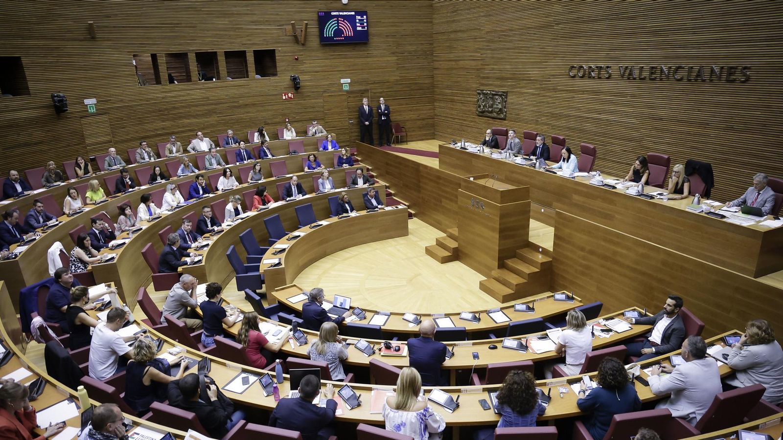 Els diputats de les Corts seguixen un ple de finals de setembre 54812035808 d3955388c4 k