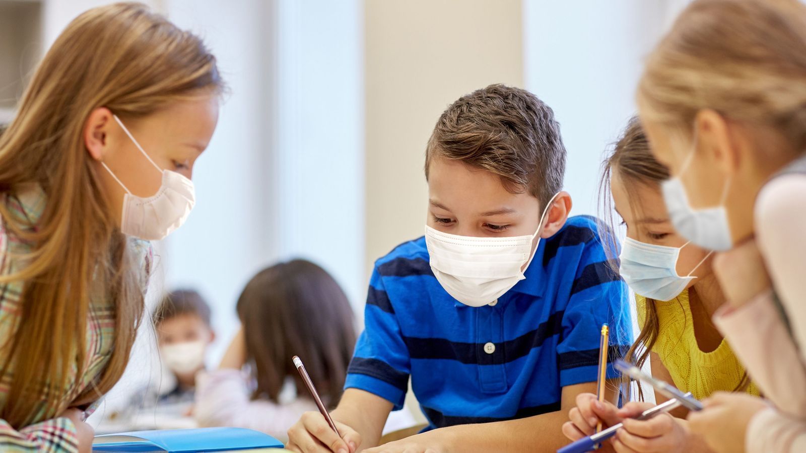 Alumnes amb mascareta en classe / À Punt NTC