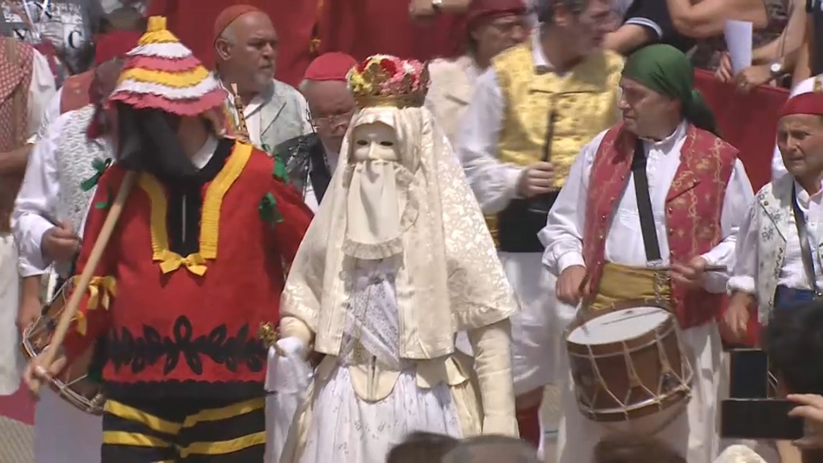 La dansa de la Moma durant la cavalcada del Convit