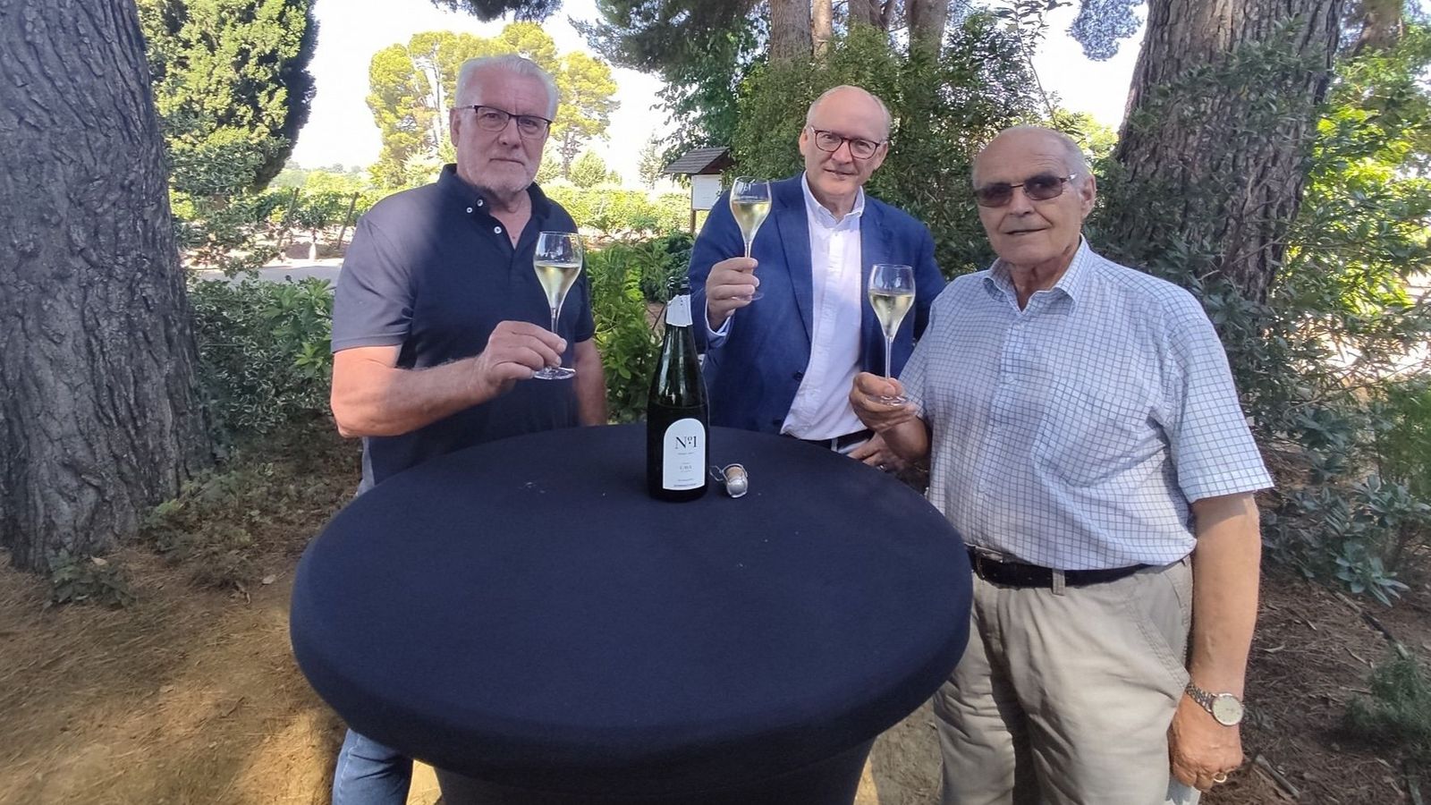 Emilio Expósito, Fernando Medina i Fermín Pardo en les instal·lacions del celler Dominio de la Vega a San Antonio, Requena