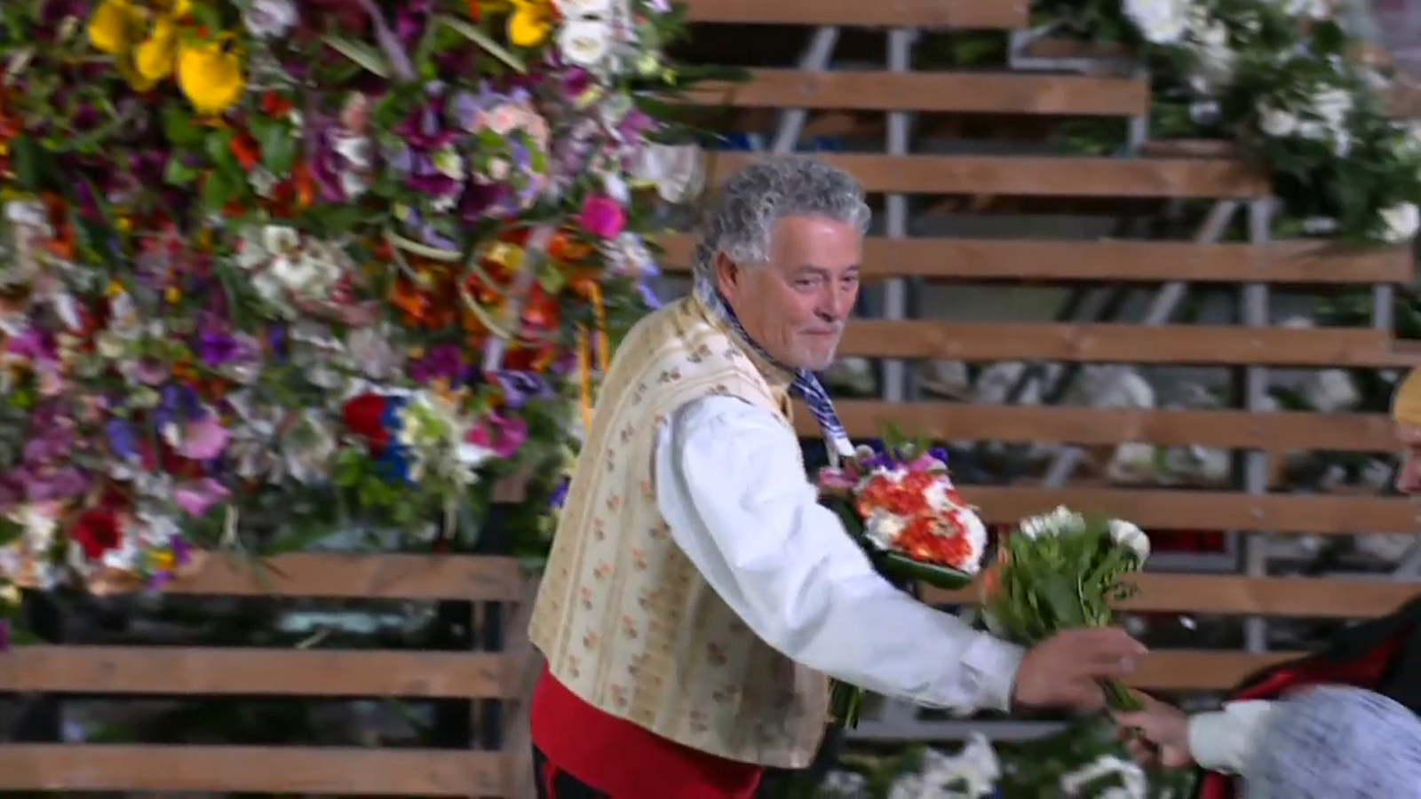 Ofrena Falles 00:00 - 01:00