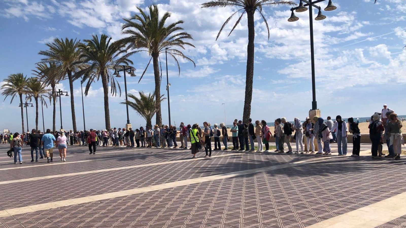 La cadena humana per Palestina d'este diumenge al passeig marítim de València