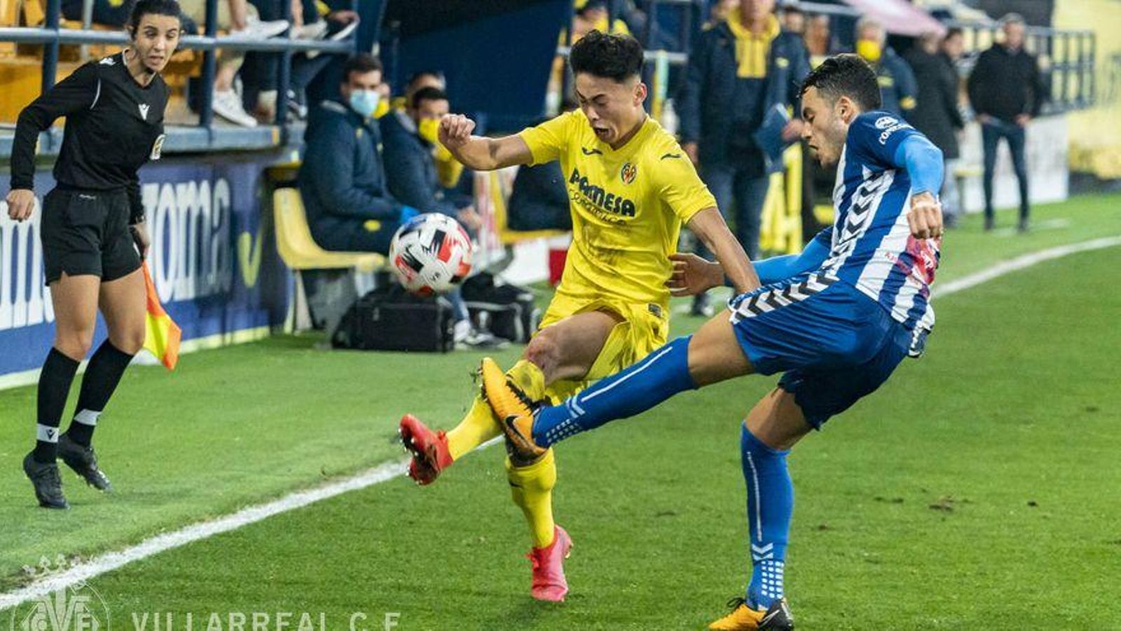 Imatge del partit entre el Vila-real B i l'Alcoià, els dos equips valencians classificats per a la Primera RFEF