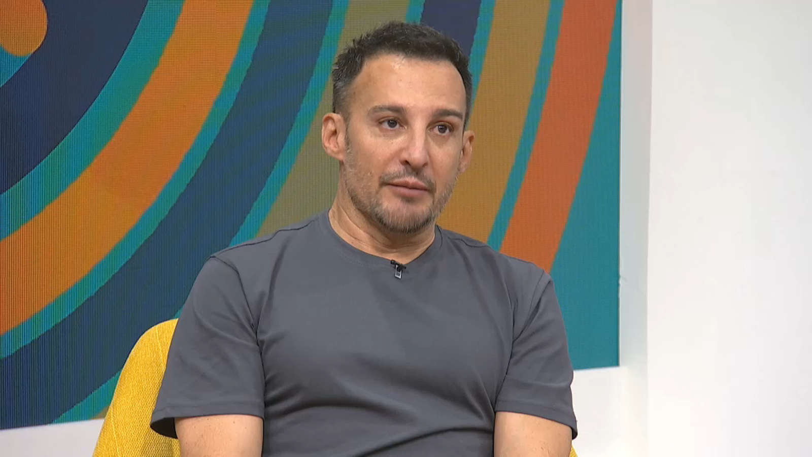 Alejandro Amenábar parla al plató de ‘Connexió Comunitat Valenciana’ de 'El cautivo'