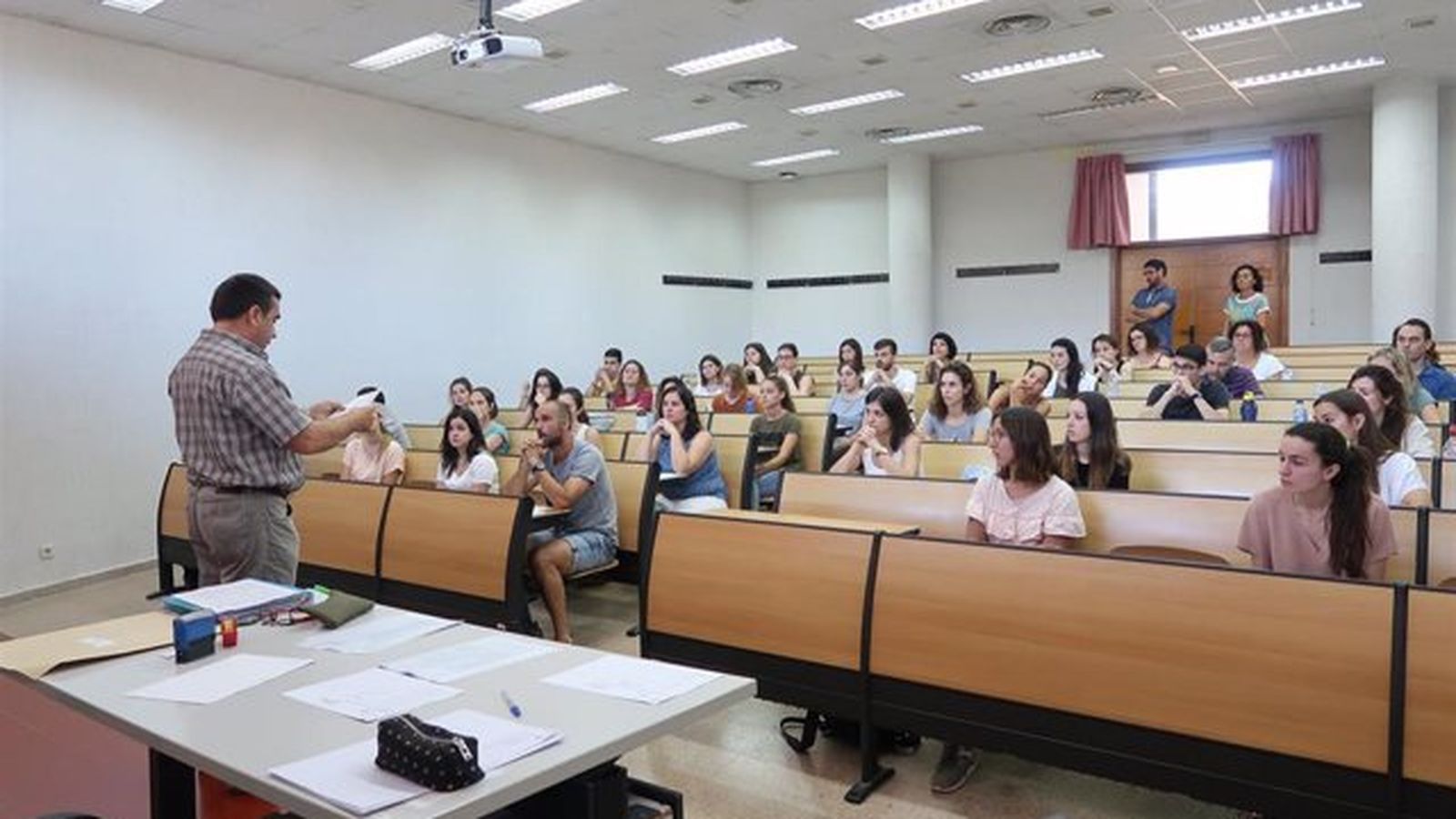 Examen d'oposicions en una imatge d'arxiu