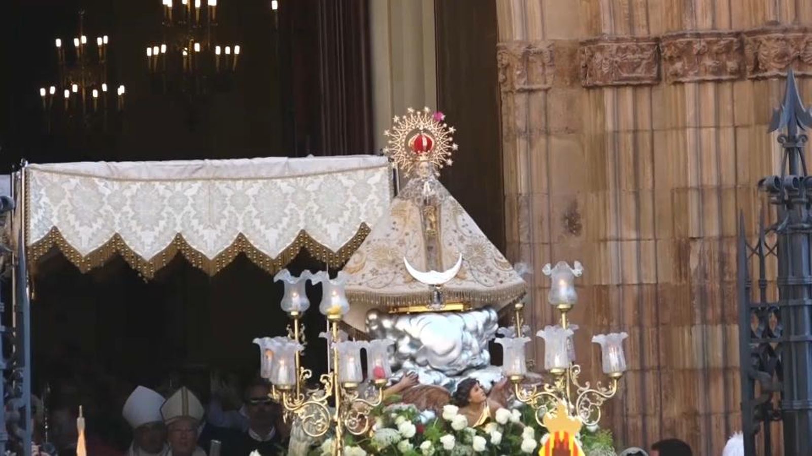 Moment de l'eixida de la Mare de Déu del Lledó de la cocatedral de Santa Maria a Castelló de la Plana