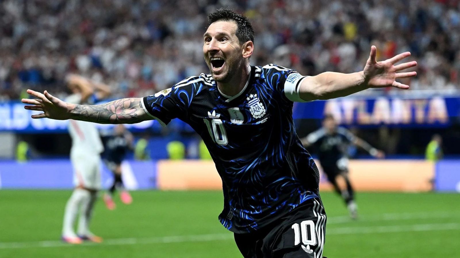 Leo Messi celebra el segon gol de l'Argentina
