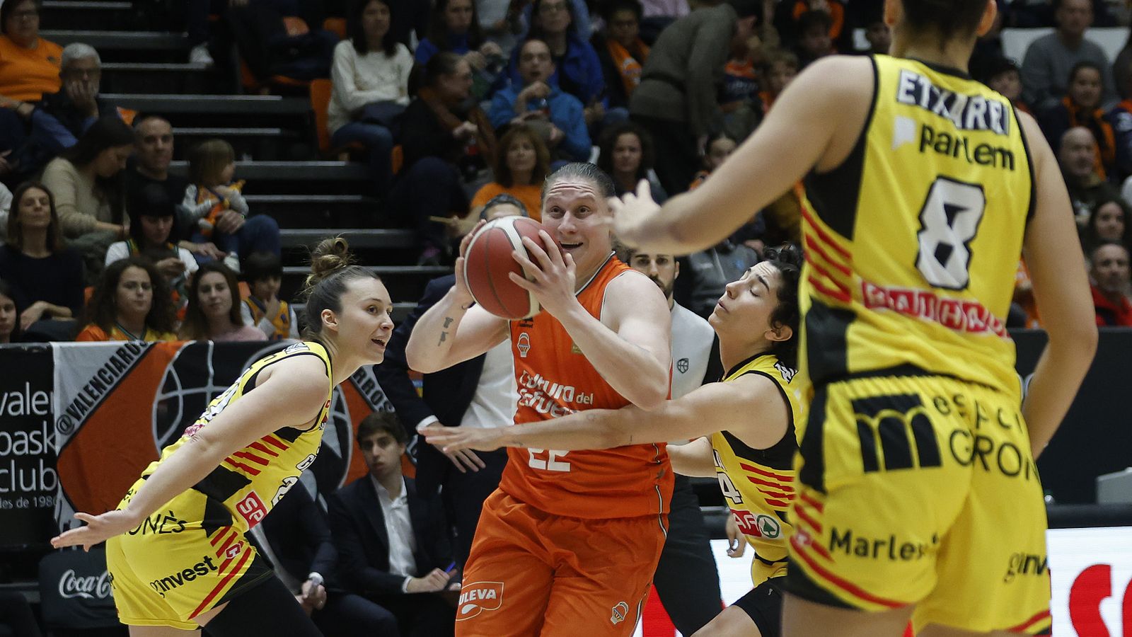 Alina Iagupova fa una internada a cistella