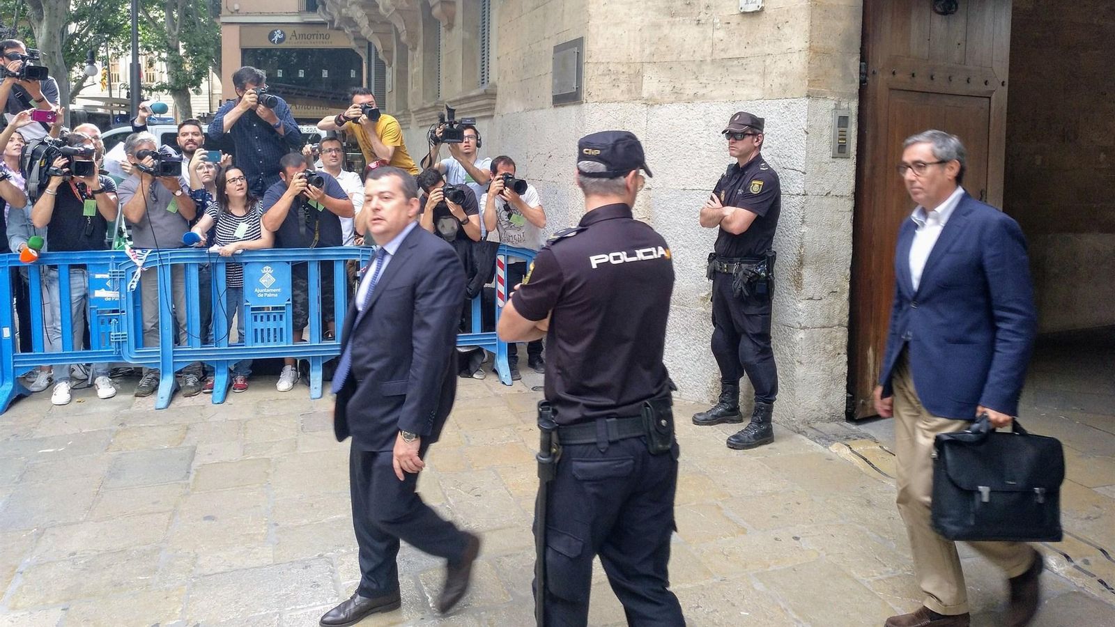 Torres ha arribat a l'Audiència Provincial de Palma acompanyat del seu advocat Manuel González Peeter