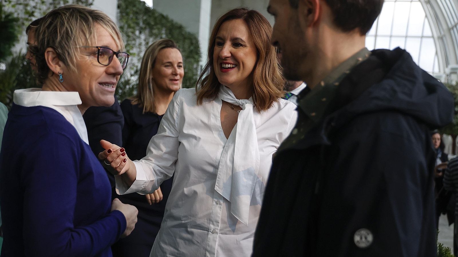 L'alcaldessa de València, María José Catalá, al costat de la portaveu de Compromís a l'Ajuntament de València, Papi Robles