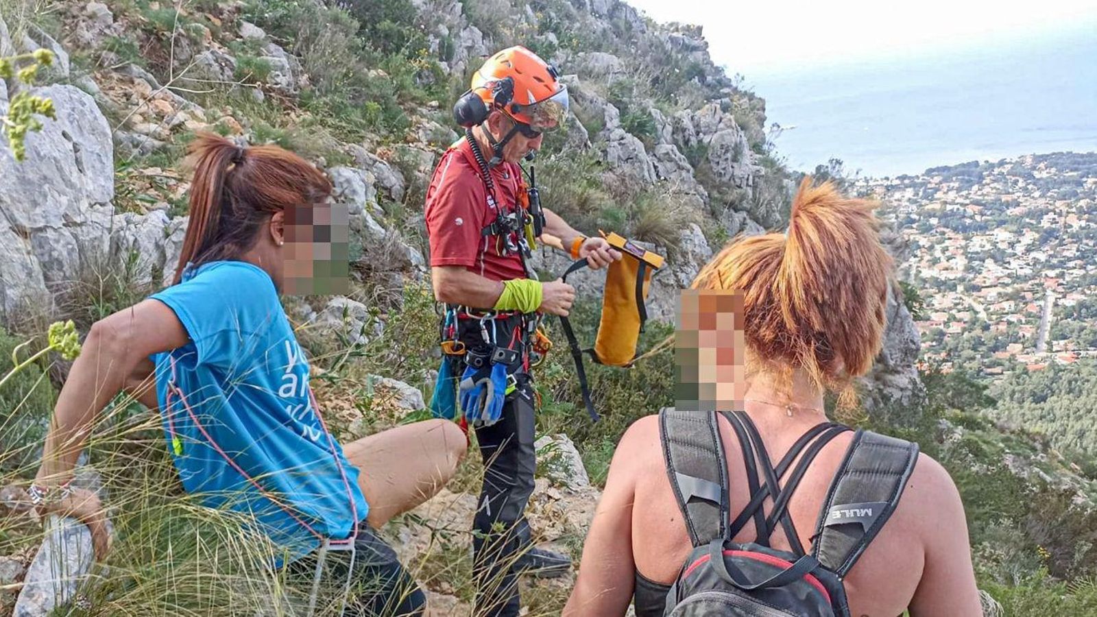 Imatge del rescat de les senderistes a Dénia