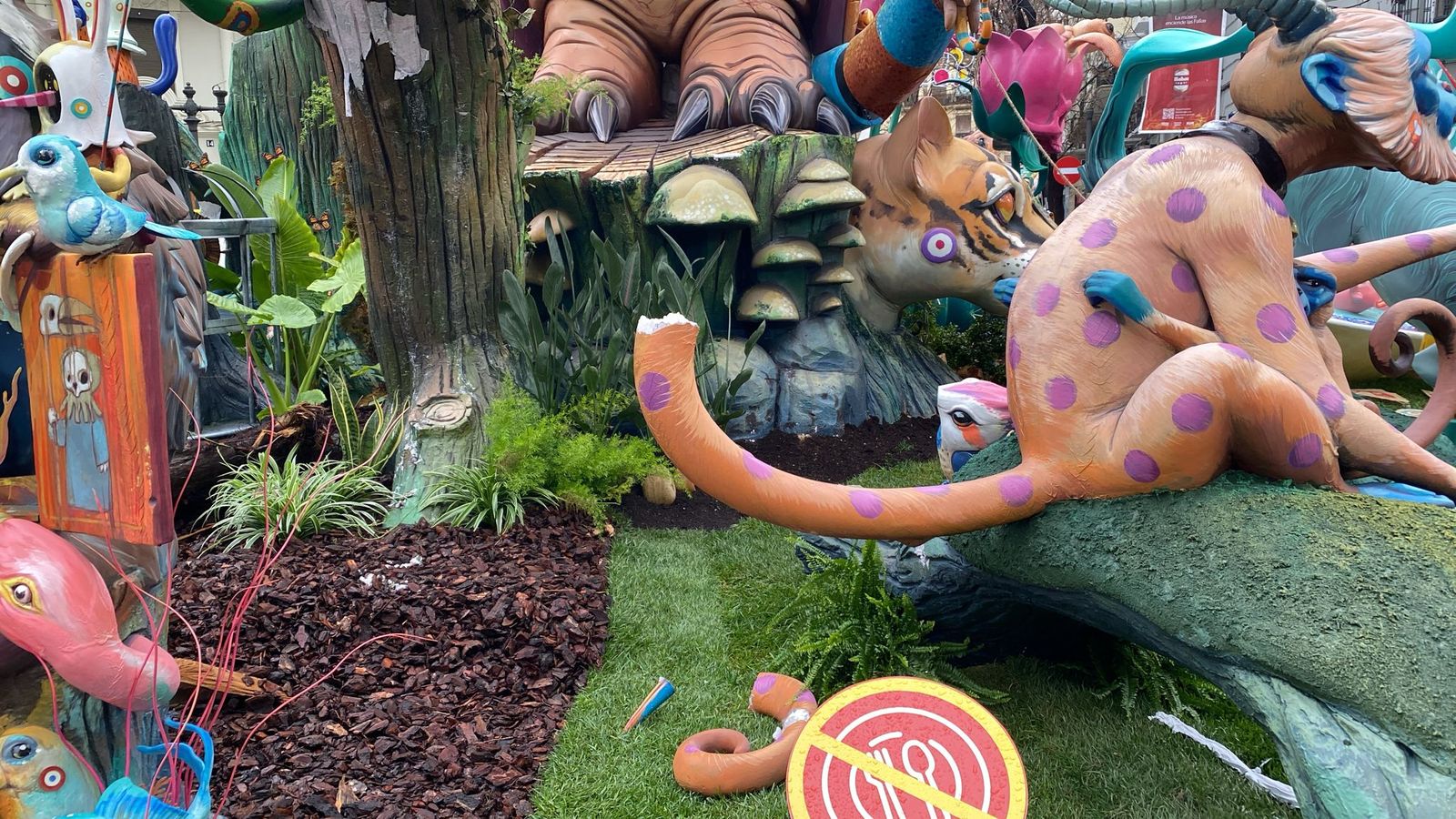 Desperfectes en la falla Mestre Gozalbo