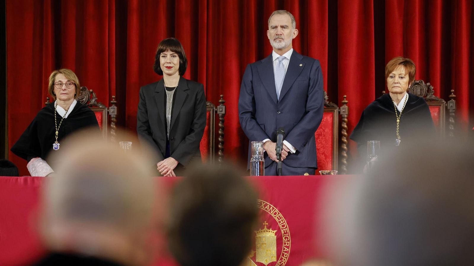 El rei Felip VI, acompanyat de la la presidenta de CRUE, la ministra de Ciència i Universitats i la rectora de la UV, en l'obertura de l'any acadèmic 2025-2026