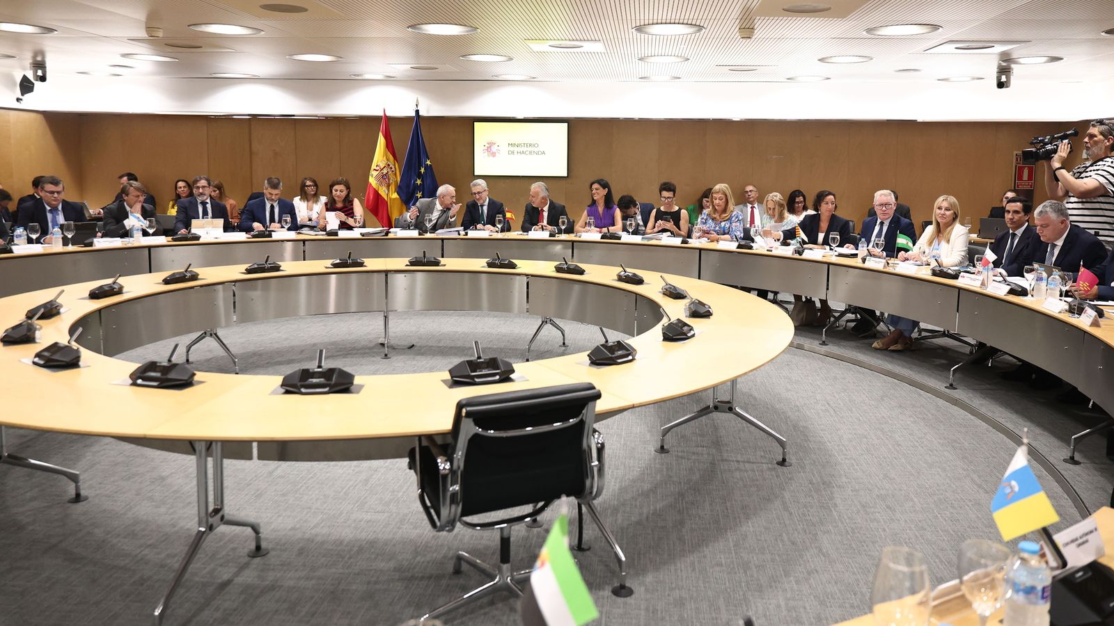 Els ministres d'Hisenda i Política Territorial, amb els representants de les autonomies, en el Consell de Política Fiscal i Financera
